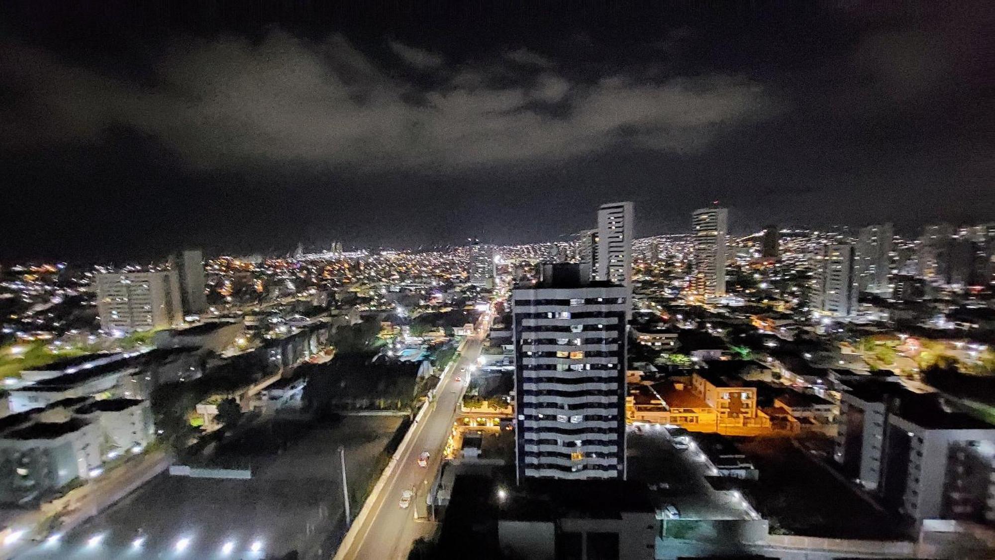 Ape Com Vista Espetacular No Edif. Mr. Roterdam Apartment Каруару Екстериор снимка